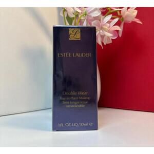 Estee Lauder Double Wear Stay-in-Place Liquid Makeup Foundation in shade 2C4